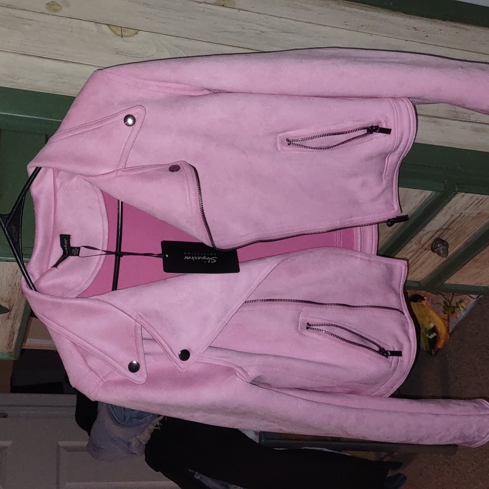 🦄🦄✨🎊NWT BEAUTIFUL FAUX SUEDE MOTO JACKET. RUNS SLIGHTLY SM. MADE WITH SPANDEX